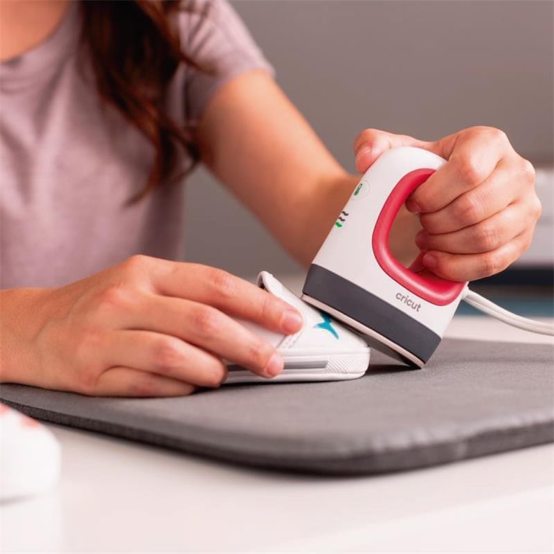 Cricut Joy Machine, un compacto y portátil inteligente para crear etiquetas  personalizadas, tarjetas y manualidades, funciona con plancha, vinilo