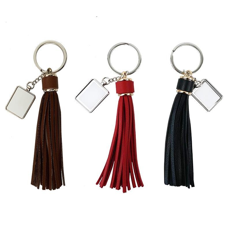 Llavero con flecos negros rectangular
